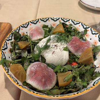 Tap And Tapas - Salada con queso - Tapas/Small Plates Near Me - Northport, New York