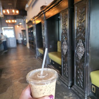 Mostra Coffee - Pretty and cozy benches to relax in - Coffee Roasteries Near Me - San Diego, California