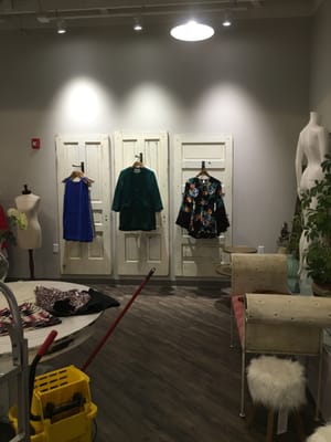 PINK SUGAR BOUTIQUE - 5805 N Humboldt Ave, Peoria, Illinois