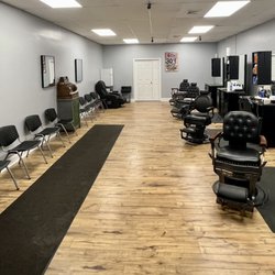 Collins Barber & Beauty Shop - Barbershop