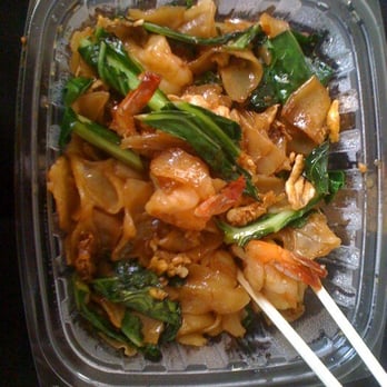 Aroy Thai Restaurant - Pad See Ew (w/ Shrimp) take out - Thai Near Me - Chicago, Illinois