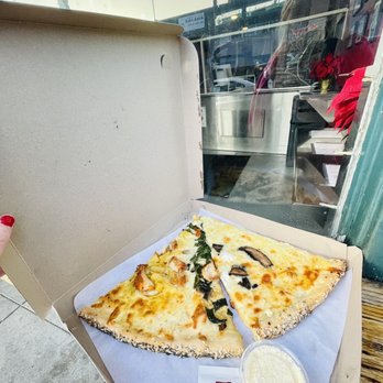 Lilguy - Goat Cheese Pie & Chicken Curry - Pizza Near Me - Venice, California Lilguy - Goat Cheese Pie & Chicken Curry - Pizza Near Me - Venice, California