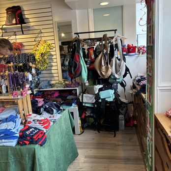 Diggidy Dog - Doggie carriers and more clothes! - Pet Stores Near Me - Carmel, California Diggidy Dog - Doggie carriers and more clothes! - Pet Stores Near Me - Carmel, California