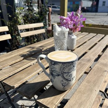 Blooming Floral Cafe - Raspberry brown sugar latte - Coffee & Tea Near Me - Tampa, Florida