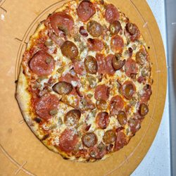 Mammas pizza - Mammas meat amore,  Pepperoni, bacon,Italian sausage, beef