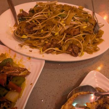 Szechwan Garden - Beef chow fun. - Chinese Near Me - Chandler, Arizona