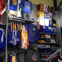 Champs Sports - Dub nation