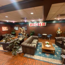Rich's Cigar Store - Cigar Lounge