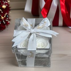 Fleurs De Pierre - Petite Acrylic Rose Box