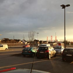 REWE - Schöner großzügiger Parkplatz :-)