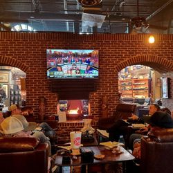 En Fuego - Great Smoking rooms with the current sports on.