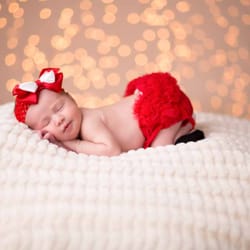 Matt Gleason Photography - Christmas Newborn, what an adorable baby!