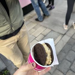 Cookie Dough lightful - Oreo Cookie Dough Sandwich