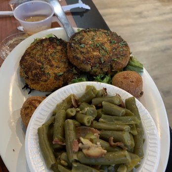 Kravers Seafood - Daphne - Crab cakes, hushpuppies, green beans - Seafood Near Me - Daphne, Alabama