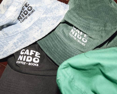CAFE NIDO: Coffee & Books by null