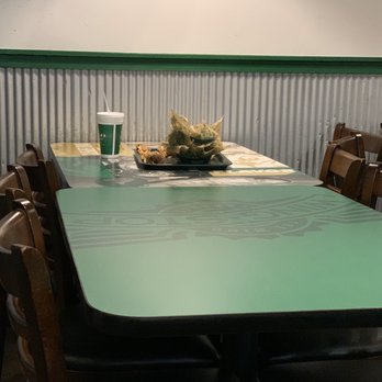 Wingstop - Dirty table - Chicken Wings Near Me - Tampa, Florida