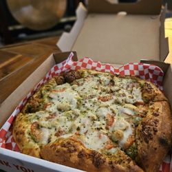 Papa G's Pizza, Pasta Cafe - Garlic Chicken Pizza