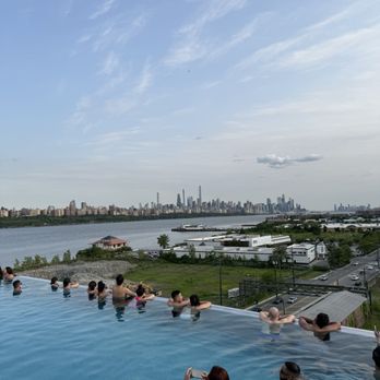 SoJo Spa Club - Infinity pool - Saunas Near Me - Edgewater, New Jersey