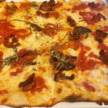 Ecco - Margherita pizza - Italian Near Me - Trumbull, Connecticut