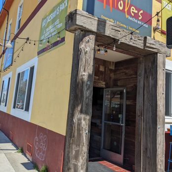 Los Moles - Outside - Mexican Near Me - Emeryville, California