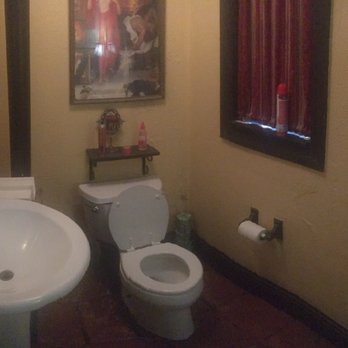 Maxine's On Shine - restroom - New American Near Me - Orlando, Florida Maxine's On Shine - restroom - New American Near Me - Orlando, Florida