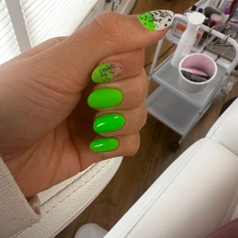 FRAU Nail Art Studio - Gel polish manicure - Nail Salons Near Me - Kent, Washington