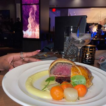 Gordon Ramsay Hell's Kitchen - Beef Wellington- comes med rare - Desserts Near Me - Washington, DC, District of Columbia