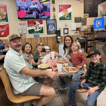 Argentos Pizza - Pizza Near Me - Buckeye, Arizona