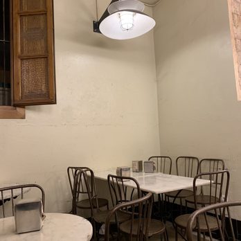 Las Fritas - Seating - Fast Food Near Me - Barcelona, B Las Fritas - Seating - Fast Food Near Me - Barcelona, B