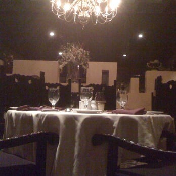 Golf's Steak House - a dining room with a chandelier - Steakhouses Near Me - Regina, Saskatchewan Golf's Steak House - a dining room with a chandelier - Steakhouses Near Me - Regina, Saskatchewan