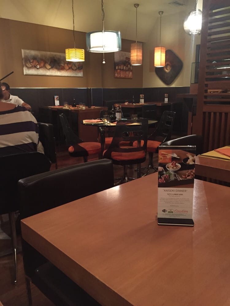 Fooding Sushi & Mozzarella Bar