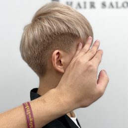Hair bleach