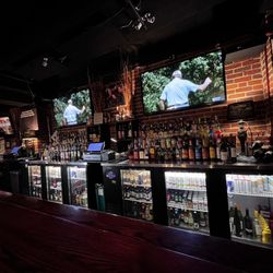 Shawbucks - Great bar and bar back. Classy yet sporty look.