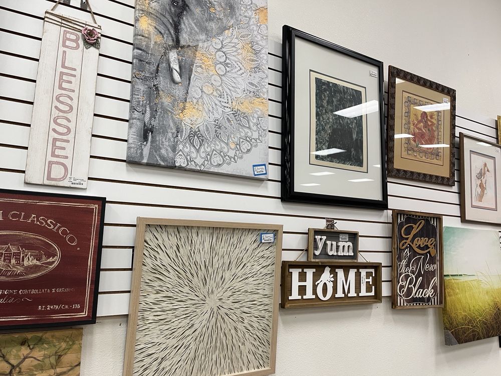 CHIC & COZY CONSIGNMENT FURNITURE Updated October 2024 106 Photos & 36 Reviews 10624 S