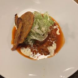 Restaurant Esszimmer - Frittierter Kürbis Taco  Salsiccia / Tomate / Rauke / Emulsion