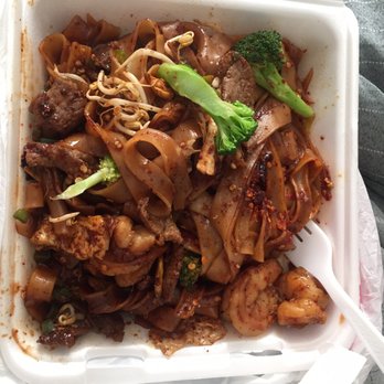 Choochai - Pad see ew with beef and shrimp (spicy/hot) - Thai Near Me - Lubbock, Texas