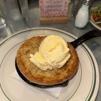 Elsie's Plate & Pie - Apple pie - American Near Me - Baton Rouge, Louisiana Elsie's Plate & Pie - Apple pie - American Near Me - Baton Rouge, Louisiana