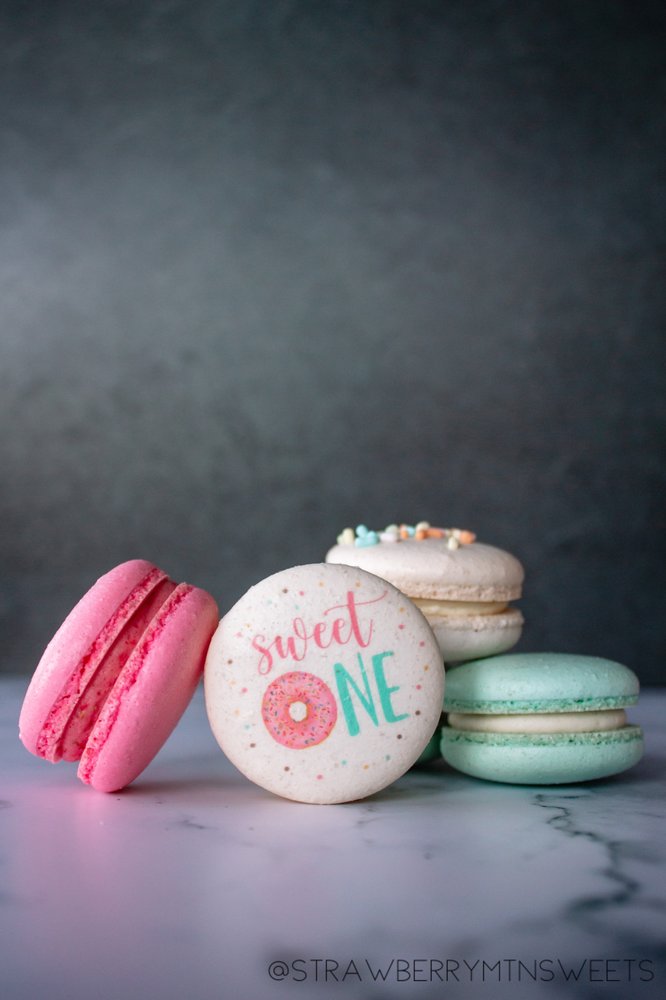 Strawberry Mountain Sweets Logo