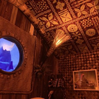 Pineapple Parlor - Sitting table area - Tiki Bars Near Me - Galveston, Texas Pineapple Parlor - Sitting table area - Tiki Bars Near Me - Galveston, Texas