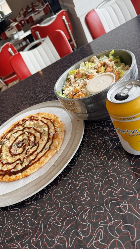 Food from Magoo's Pizza