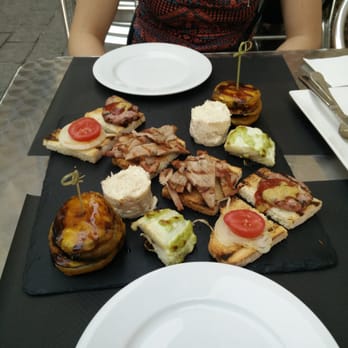 El Aviso - Surtido de tapas - Tapas Bars Near Me - Granada, GR