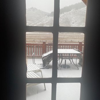 Redfish Riverside Inn - Snowed on day 2 - Hotels Near Me - Stanley, Idaho