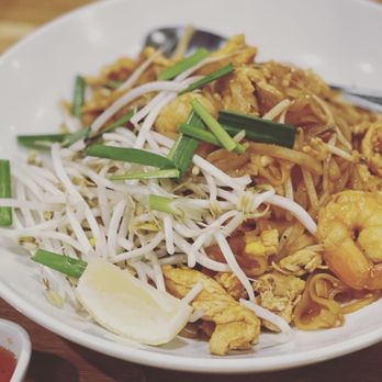 Thai Nakorn Restaurant - Pad Thai - Thai Near Me - Stanton, California