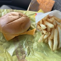McDonald's - Cheeseburger & small fry