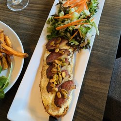 Les Trois Becs - Duck on bread with cheese