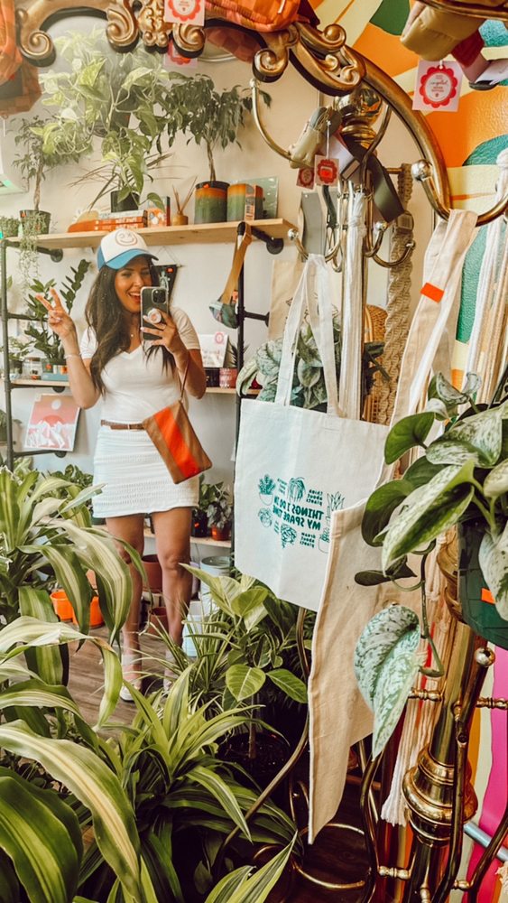 THE ROLLING GARDEN Updated May 2024 1599 Iron St, North Kansas City