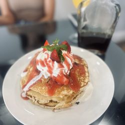 Nana's - Strawberry pancakes