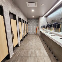 Love's Travel Stop - Women's Restroom