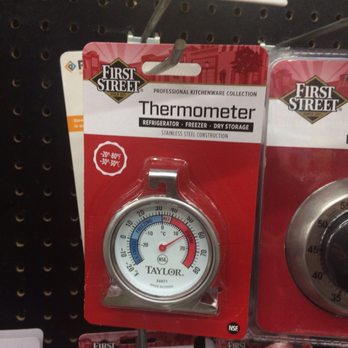 Smart & Final Extra! - Thermometer with temperature in store - Grocery Near Me - North Hollywood, California