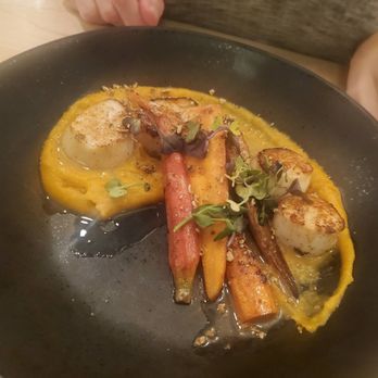 Earl’s Landing - Scallops with sweet potato puree and under cooked carrots - Wine Bars Near Me - High Point, North Carolina Earl’s Landing - Scallops with sweet potato puree and under cooked carrots - Wine Bars Near Me - High Point, North Carolina